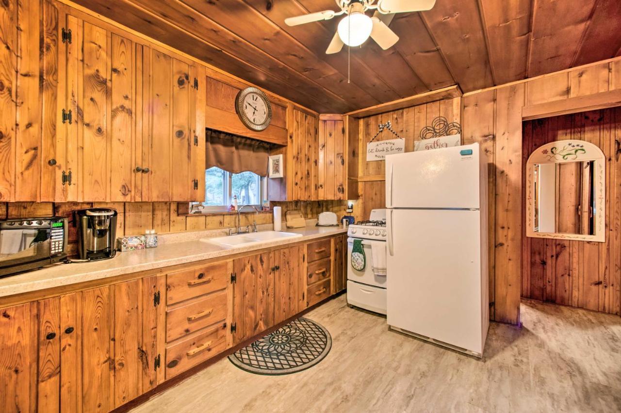 East Tawas Cabin With Deck, Backyard And Fire Pit! Extérieur photo