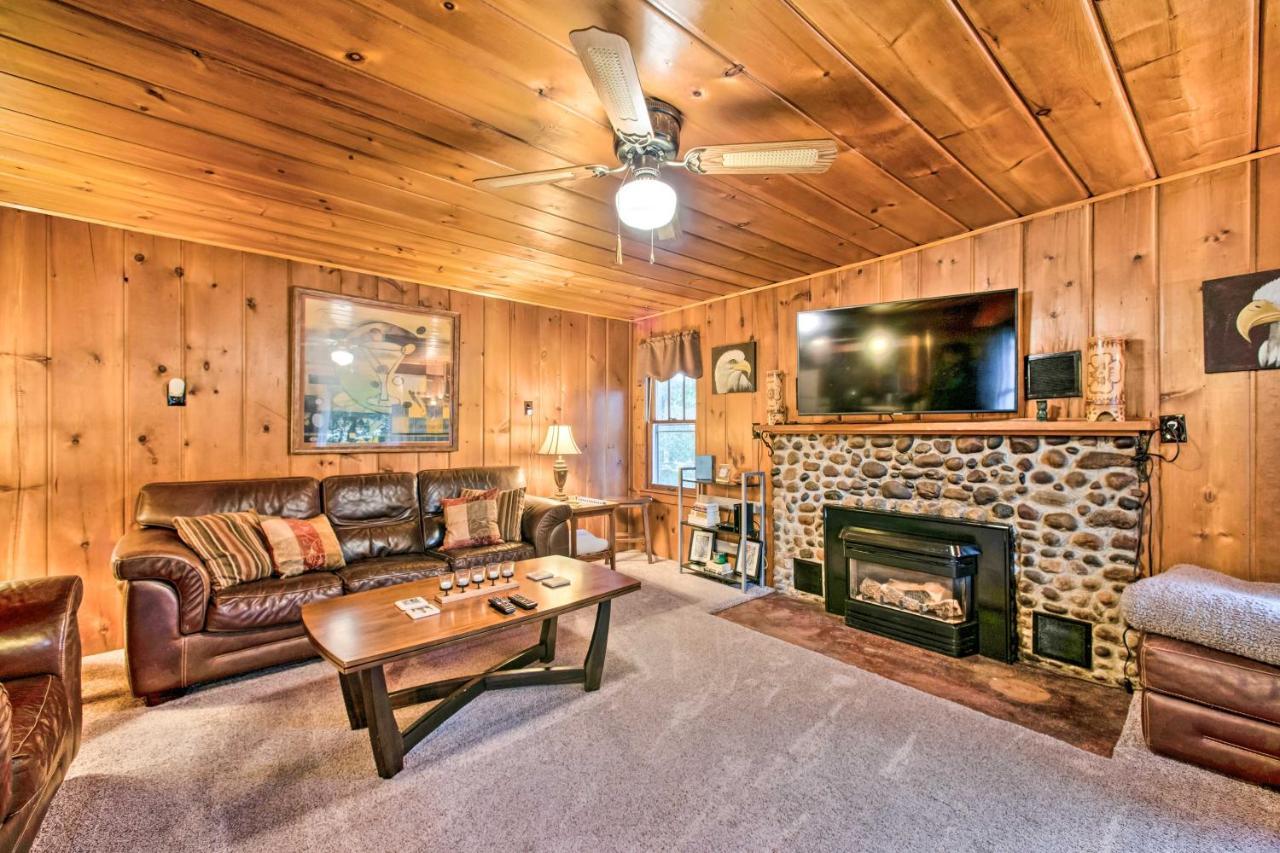 East Tawas Cabin With Deck, Backyard And Fire Pit! Extérieur photo