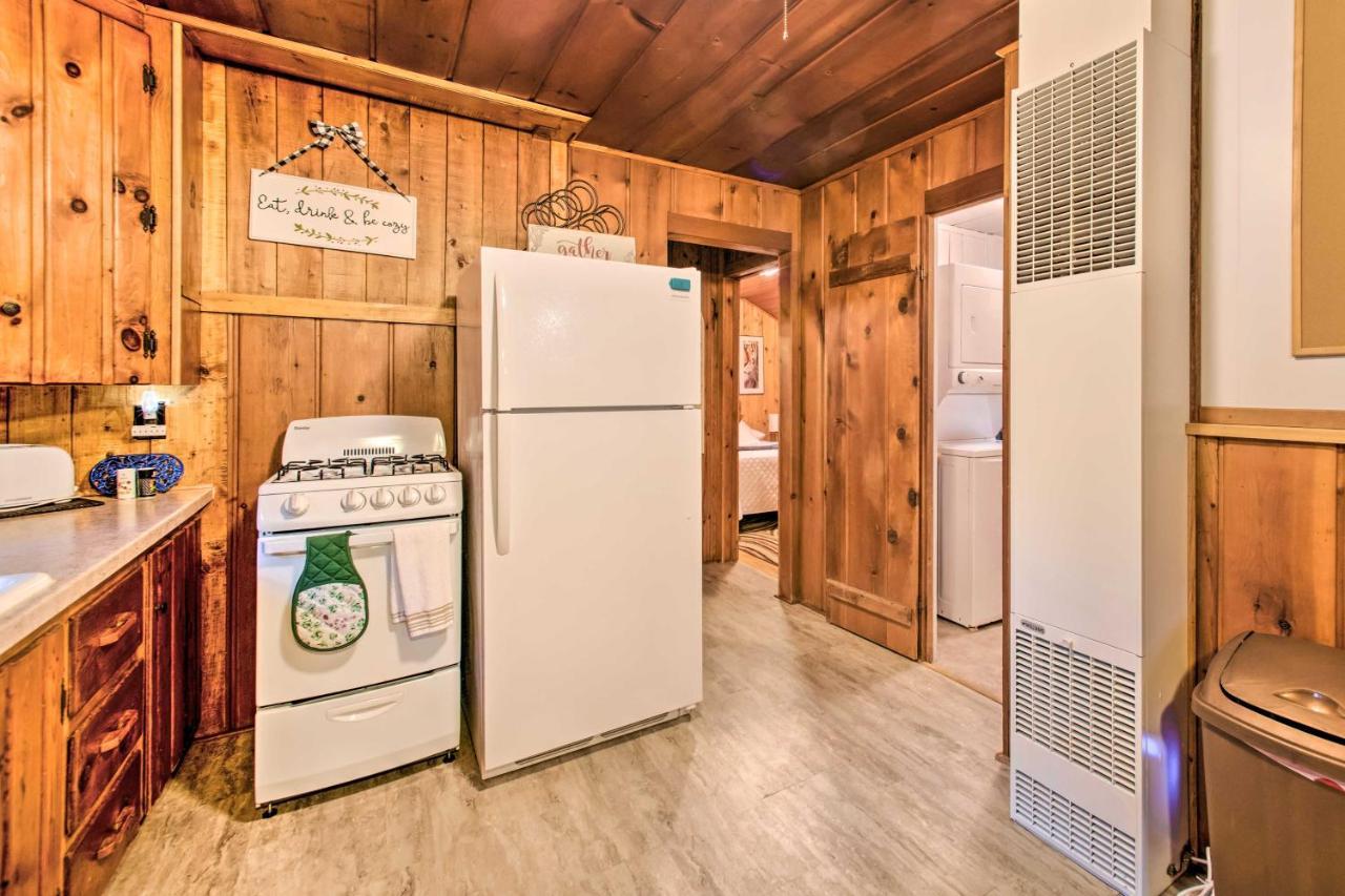 East Tawas Cabin With Deck, Backyard And Fire Pit! Extérieur photo