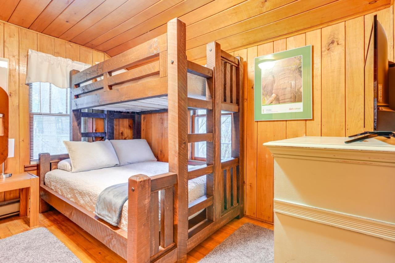 East Tawas Cabin With Deck, Backyard And Fire Pit! Extérieur photo